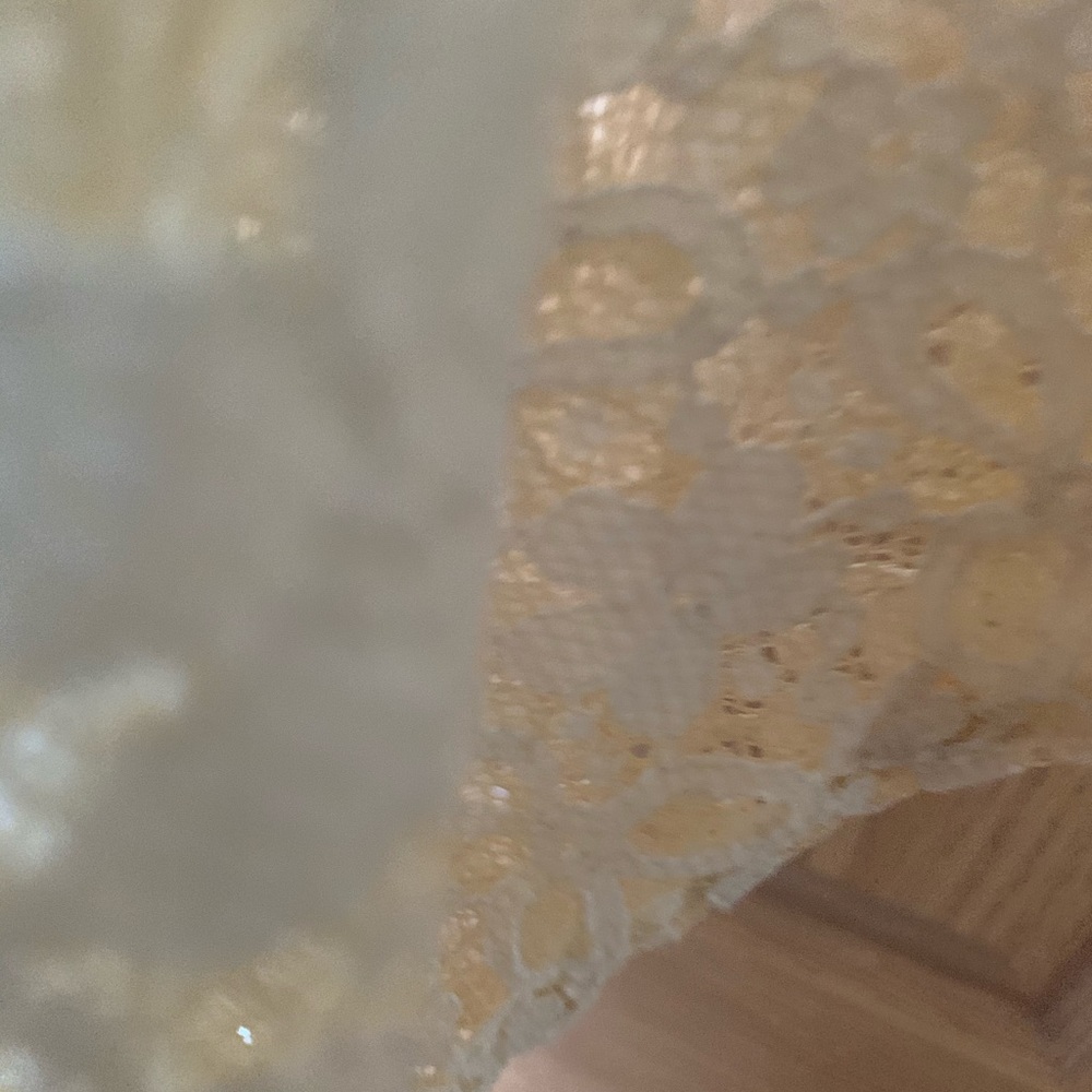 Lace flower dress with a black bow in the back - Picture 4 of 4